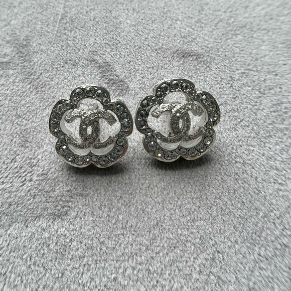 Authentic Chanel CC logo stud earrings within Camellia flower - Picture 1 of 4
